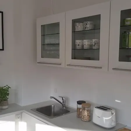 Straight-up Fantastic Bright Apartment! Apartament