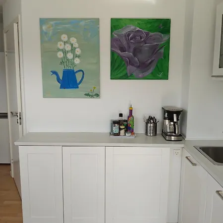 Charmerende Og Hyggelig Taet Pa Centrum *