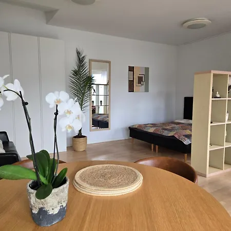 Charmerende Og Hyggelig Taet Pa Centrum Århus