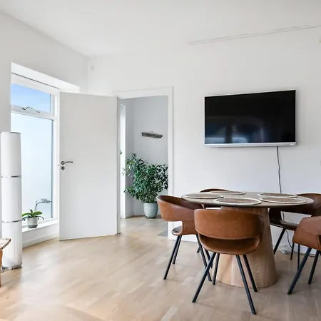 Charmerende Og Hyggelig Taet Pa Centrum *